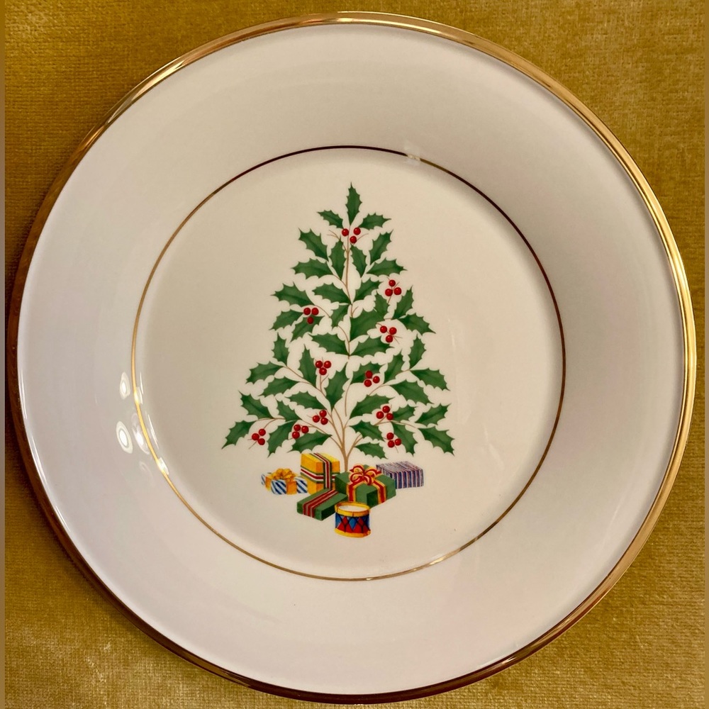 NWT - Lenox Holiday Tree Accent Luncheon Plate, 9-1/4”
